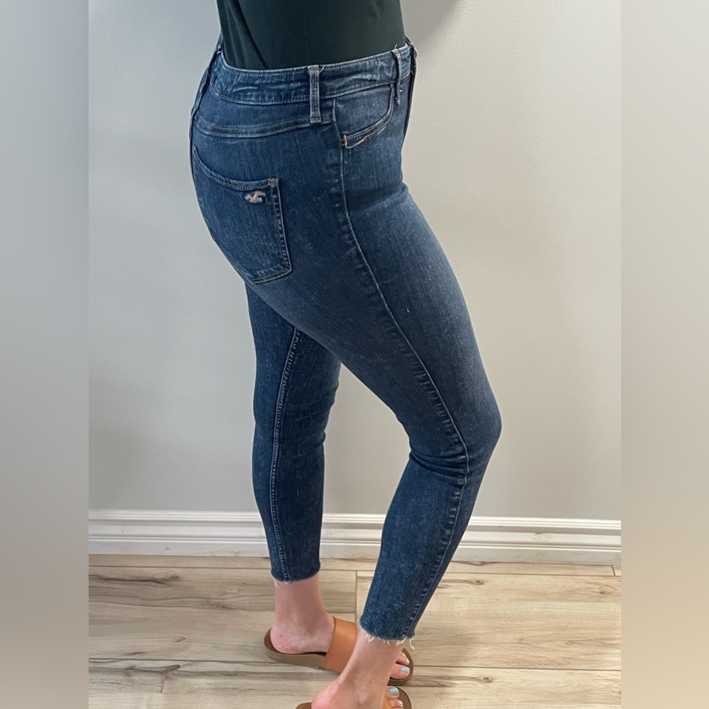 Hollister High Rise Jean Leggings in a size 9 Regular (w29 L28)